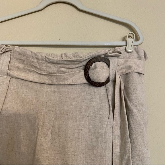 NEW LOOK Size 14 Tan Linen Paperbag Shorts Coconut Wood Buckle - Picture 7 of 15